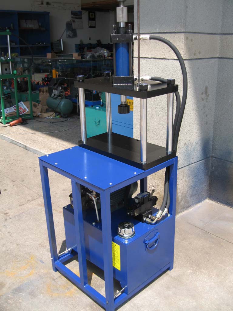 医生掀开奶罩边躁边狠狠躁视频