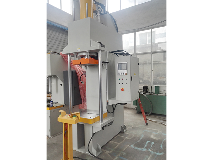 医生掀开奶罩边躁边狠狠躁视频